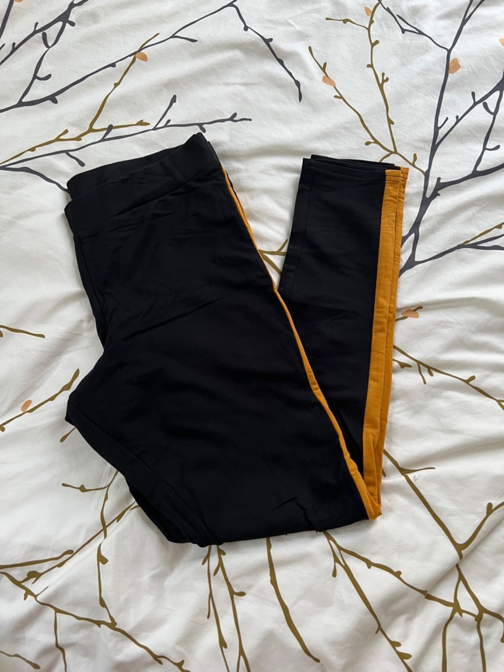 H&M basics yellow stripped leggings